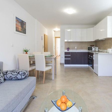 Apartments Nino Malinska Exterior photo