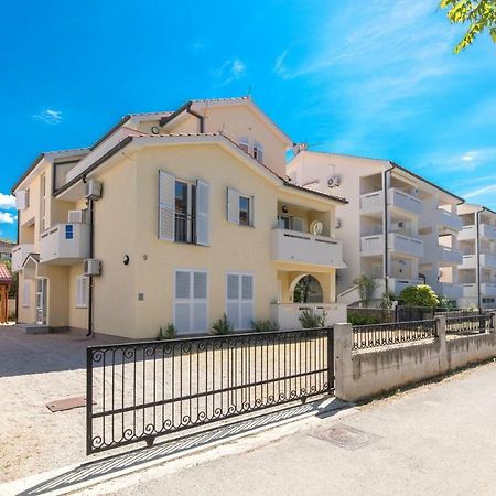 Apartments Nino Malinska Exterior photo